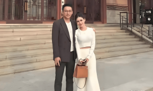 小玥儿随父亲汪小菲出游，大S翻版背影惊现，与继母马筱梅亲如母女