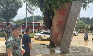 洪峰再袭榕江，“像一头猛兽冲进学校”，洪水从哪来的？
